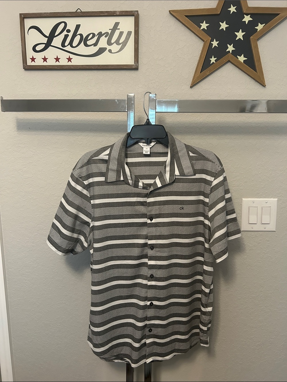 Calvin Klein Gray & White Horizontal Stripe Short-Sleeve Button-Up